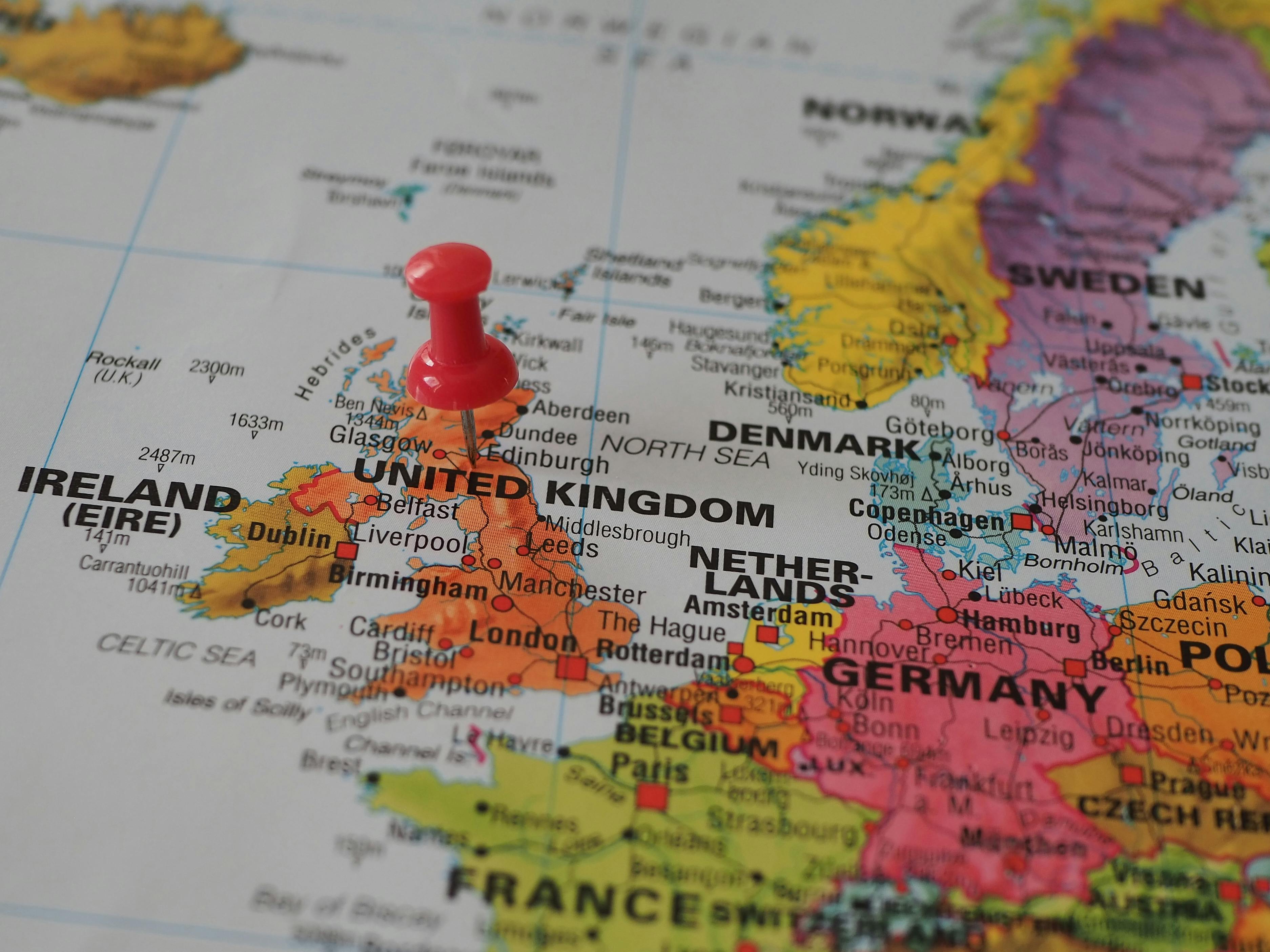 Map of the UK and Ireland with a pin marking the United Kingdom